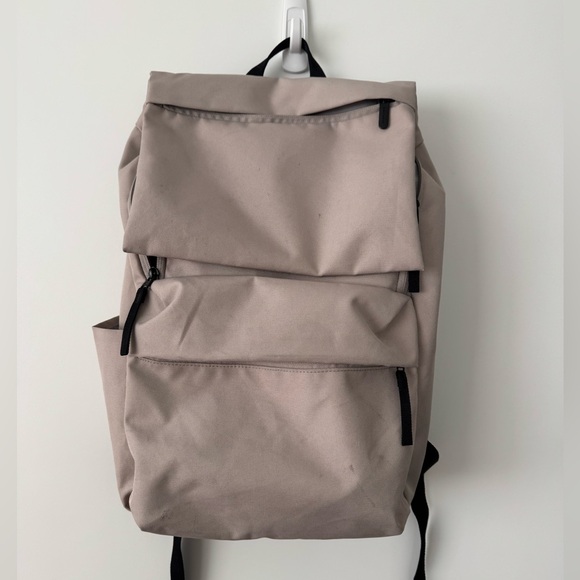 Everlane Transit Backpack - Picture 2 of 5